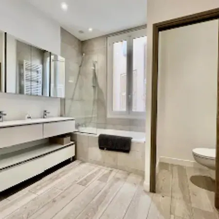 Spacious & Stylish 3 Bedroom Near Monaco בית נופש