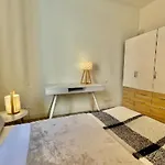Spacious & Stylish 3 Bedroom Near Monaco