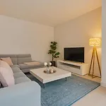 Spacious & Stylish 3 Bedroom Near Monaco