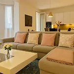 Spacious & Stylish 3 Bedroom Near Monaco
