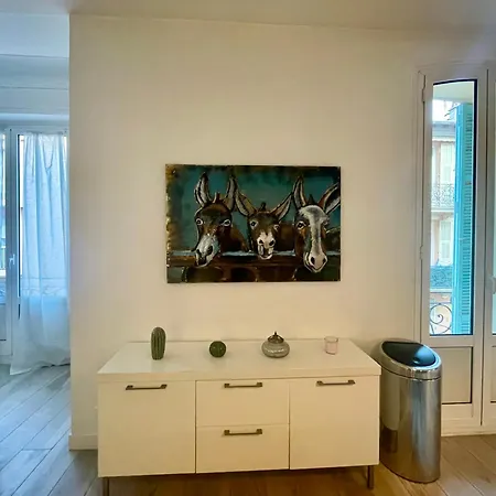 Large 4-room Town Center Near Monaco Holiday home