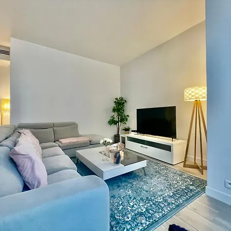 Large 4-room Town Center Near Monaco * Beausoleil