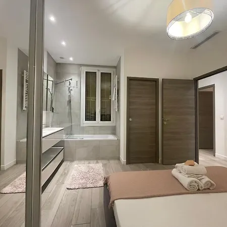 Large 4-room Town Center Near Monaco