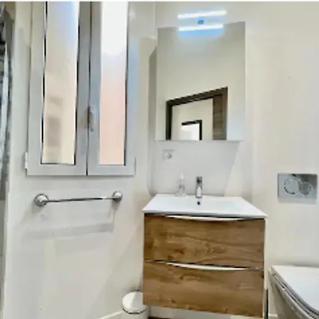 Large 4-room Town Center Near Monaco Holiday home