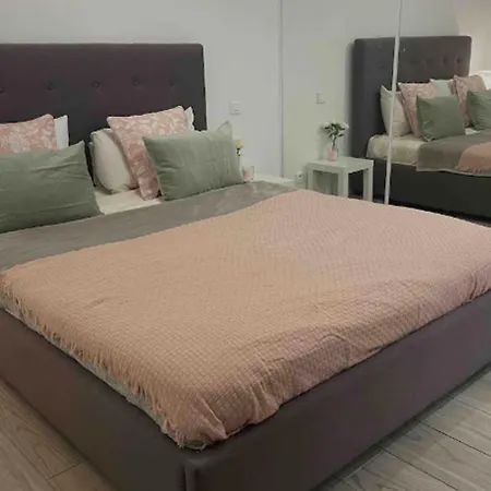 Ferienhaus Spacious & Stylish 3 Bedroom Near Monaco
