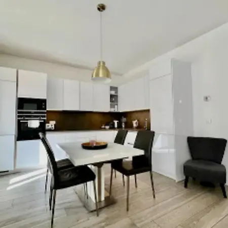 Stylish 3-Bedroom Gem Steps From Monaco Spacious *